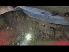 Czerwono-czarny gumowy panel ekranu