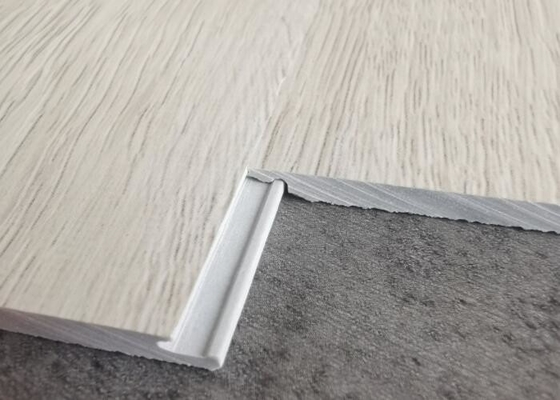 100% wodoodporne i ognioodporne podłogi SPC z drewna drzewnego o grubości od 4,0 mm do 8,0 mm