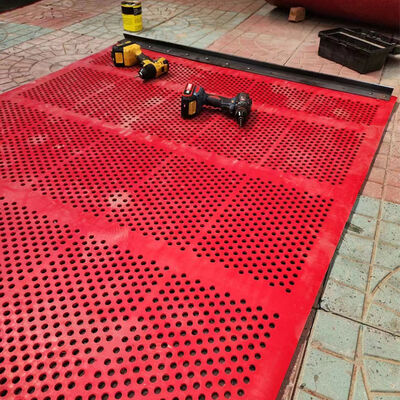 1 m szerokości 6 mm grubości samoczyszczający się gumowy panel ekranowy z otworami 3 mm do oddzielenia drobnych materiałów