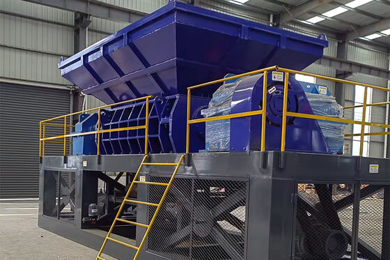 Niszczarka dwuwałowa 380 V/50 Hz dla europejskiego zakładu recyklingu