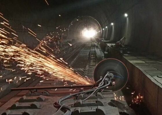 Hydrauliczna piła ścienna do precyzyjnego cięcia betonu zbrojonego przy niskim poziomie wibracji